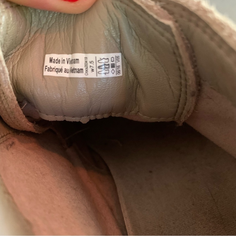 Crocs Leigh Wedge Ankle Boots Women's 7.5 Beige Suede Lace Up Shoes Style 203419 - Picture 8 of 10